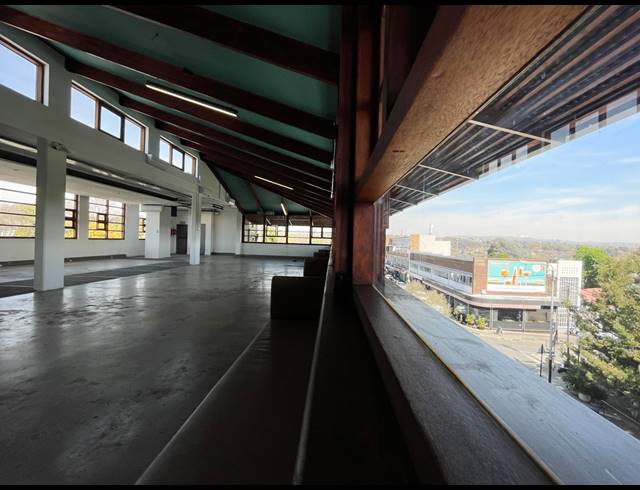 308.50M² OFFICE TO LET IN PARKHURST